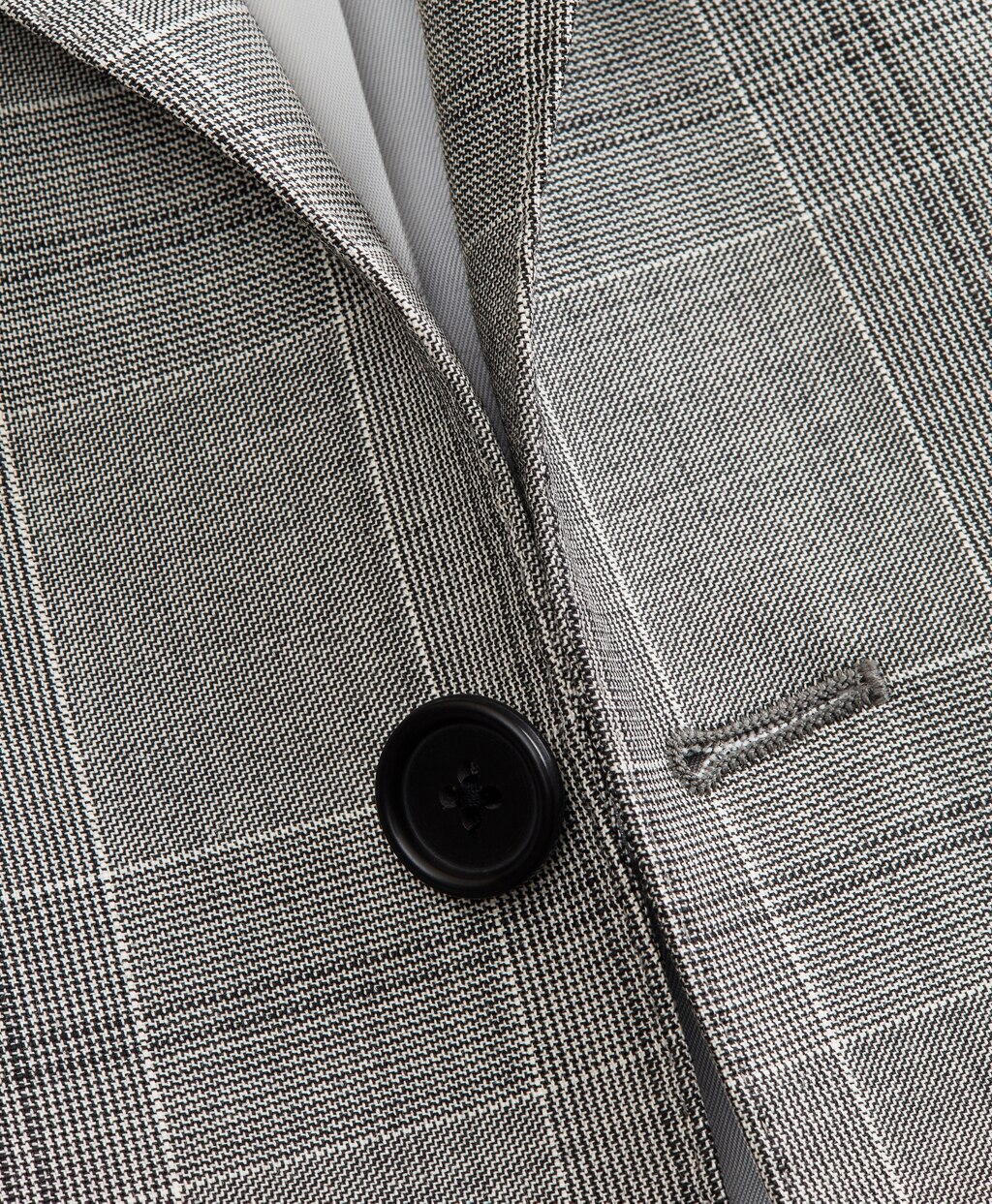 Regent Fit Three-Button Plaid 1818 Suit